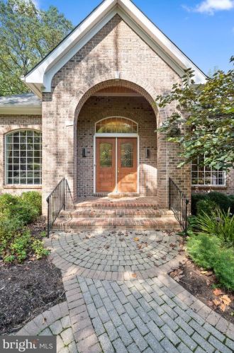 100 Deer Valley Ln, Wilmington, DE 19807-1912