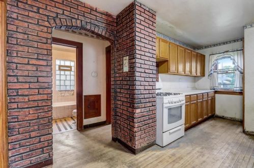 1454 89, Milwaukee WI 53222-4604 exterior