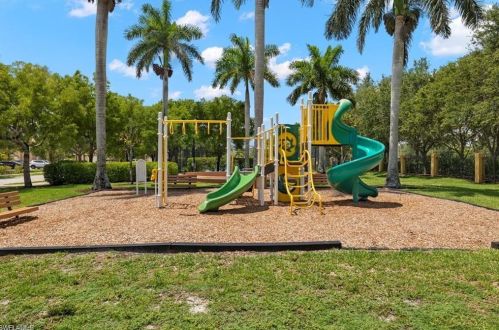 7797 Bristol Cir, Naples FL  34120-0702 exterior