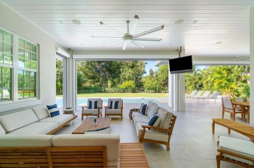 7 Country Rd, Boynton Beach FL  33436-5609 exterior