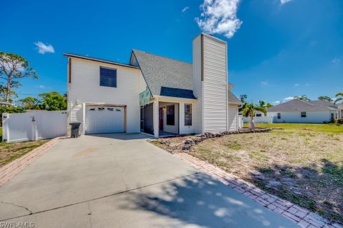 4648 Sierra Ln, Bonita Springs, FL 34134-7253