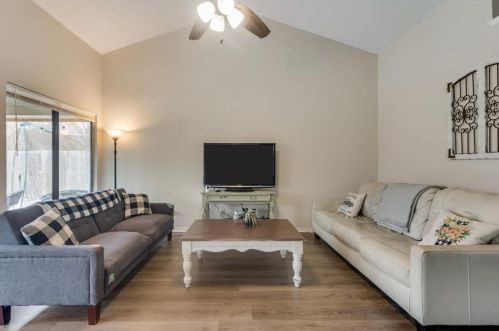 1147 Prospect Dr, Lewisville TX  75028-2549 exterior