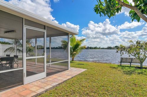 18806 24th Ct, Hollywood FL  33029-5354 exterior