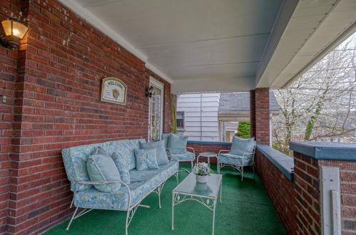 622 Ferree St, Moon Twp, PA 15108-2138