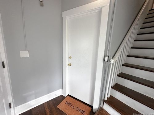 118 Colonial Rd, Stamford, CT 06906-1621
