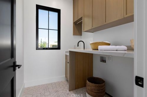 4955 Haskell Ave, Van Nuys CA  91436-1674 exterior