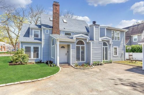 15 Wheatley Ave, Williston Park, NY 11596-2543