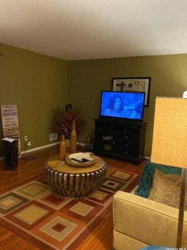 49 Jefferson Oval, Yorktown Hgts, NY 10598-1350