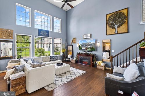 13846 Estate Manor Dr, Gainesville VA 20155-5951 exterior