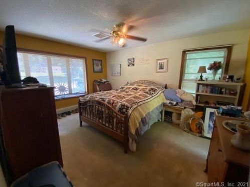 15 Lena Dr, Uncasville CT  06382-1405 exterior