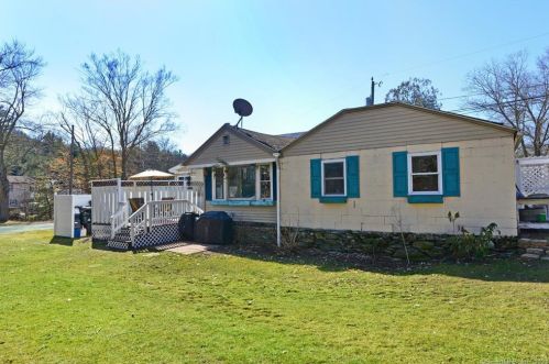 7 Dewey St, Putnam CT  06260-1352 exterior