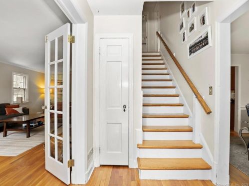 39 Colony Ct, Stamford, CT 06905-3007