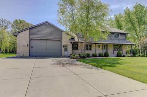 8601 Fair Oaks Ln, Dyer IN  46373-9395 exterior