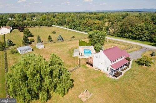 39 Hunt Ridge Dr, Summit Point, WV 25446-3551