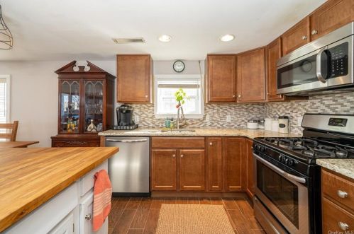 73 Lakeview Dr, Whaley Lake NY  12531-5532 exterior