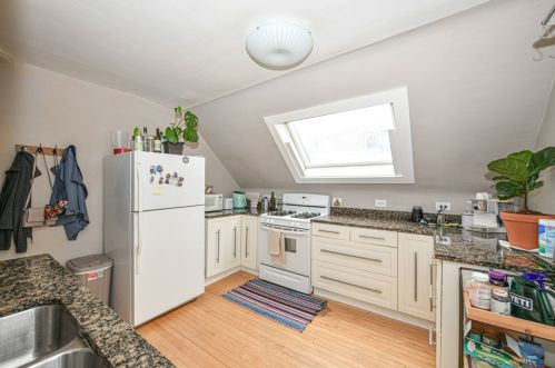 2565 Oakland Ave, Milwaukee WI 53211-3931 exterior