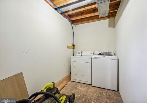 13226 Nickleson Dr, Woodbridge VA  22193-4123 exterior