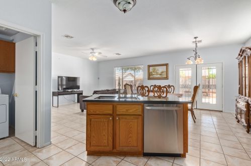 1492 Westchester Dr, Chandler AZ 85249-5091 exterior