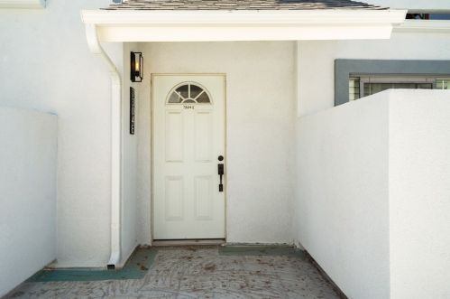 7304 Balboa Blvd, Van Nuys, CA 91406-2759
