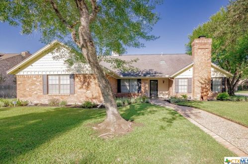102 Champions Ct, Victoria, TX 77904-3322