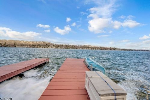 16 Maple Pkwy, Sparta NJ  07871-2011 exterior