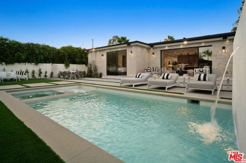 12600 Emelita St, North Hollywood CA  91607-1017 exterior