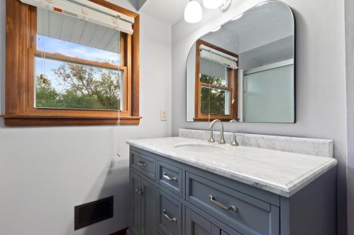 5830 Lakeview Dr, Greendale WI 53129-1937 exterior