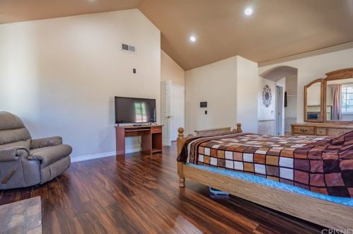 2828 Inyo Cir, Simi Valley CA 93063-2002 exterior