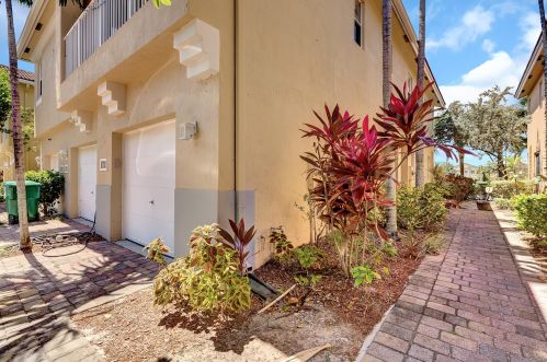 1729 Carvelle Dr, West Palm Beach, FL 33404-1857