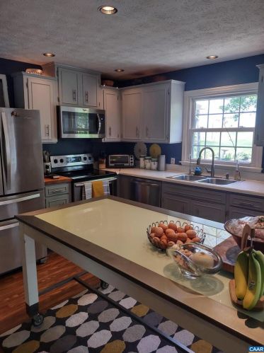 1054 Chestnut Dr, Harrisonburg VA  22801-1608 exterior