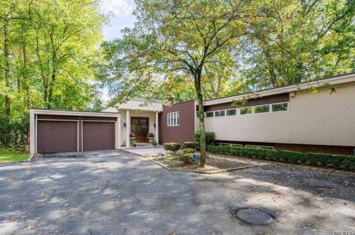 17 Catalina Dr, Great Neck, NY 11024-1101