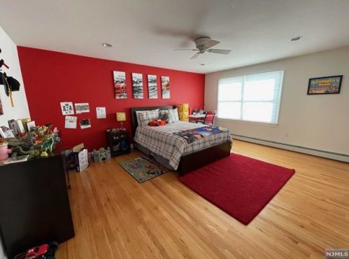 32 Crescent Dr, Skyline Lakes NJ  07456-1109 exterior