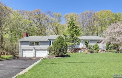 354 Lynn St, Harrington Park, NJ 07640-1123