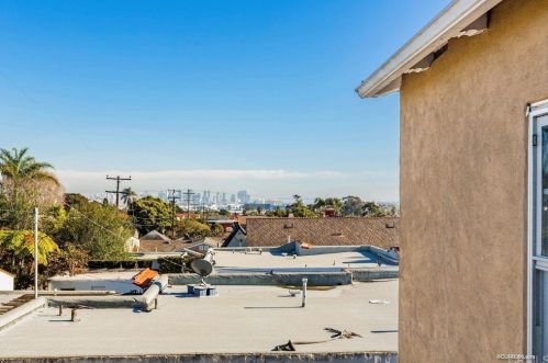 3336 Elliott St, San Diego CA 92106-1326 exterior