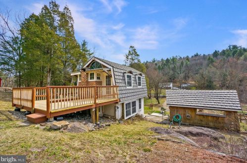 2695 Hemlock Dr, Palmerton PA  18071-9408 exterior