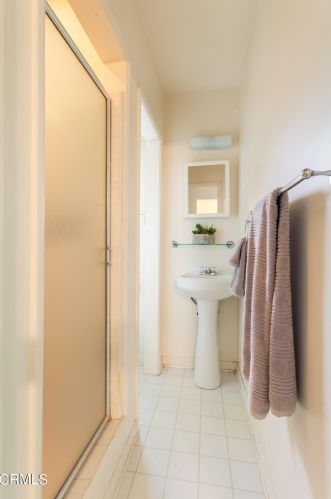 1873 Los Encinos Ave, Glendale CA  91208-2221 exterior