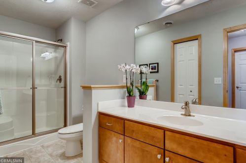 1136 Kerber Pass, Chaska MN 55318-5402 exterior