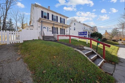 14 First St, Warwick, NY 10990-1636