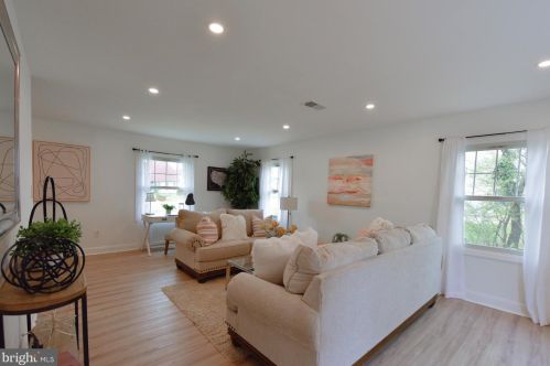 122 Pennypacker Dr, Willingboro, NJ 08046-2621