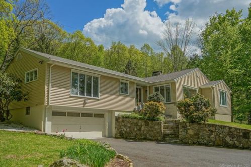 32 Hickory Ln, Ridgefield, CT 06877-5214