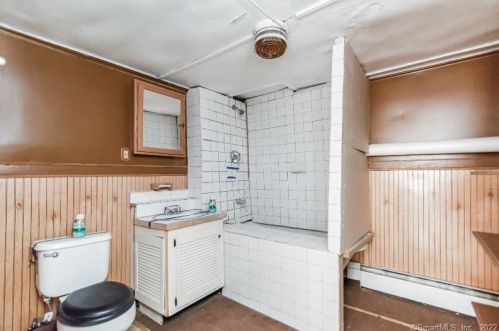 15 Wall St, Middletown CT 06457-4705 exterior