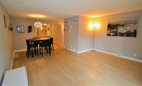 6208 College Ave, Greendale, WI 53129-2801