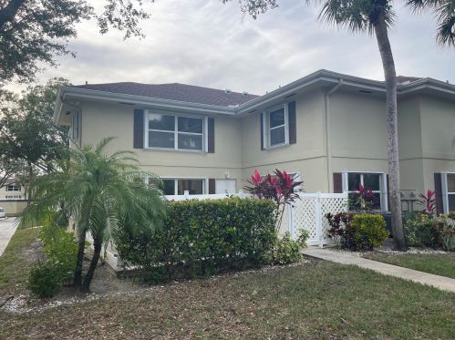 8 Amherst Ct, West Palm Beach, FL 33411-7916