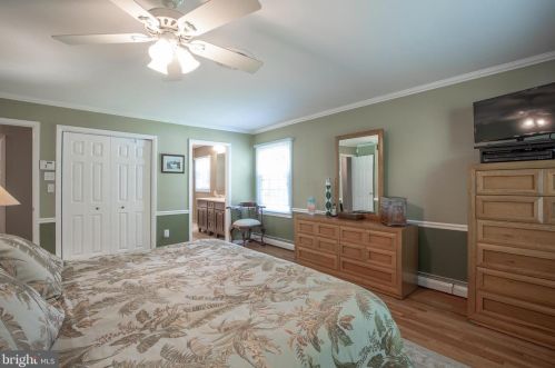 932 Queens Dr, Yardley PA  19067-4528 exterior