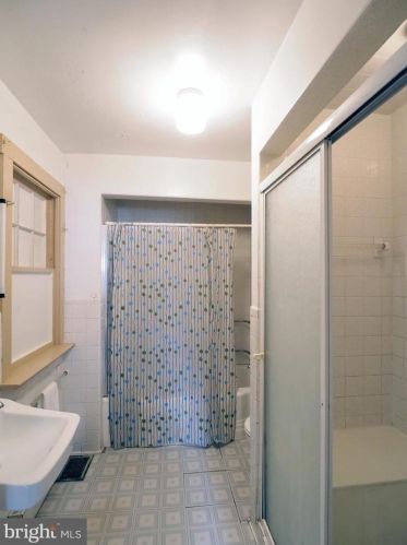 326 Liberty St, Charles Town WV  25414-1828 exterior