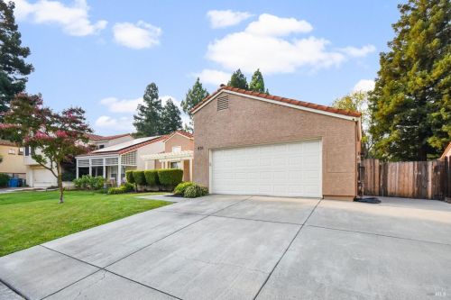 431 Stanford St, Vacaville, CA 95687-4654