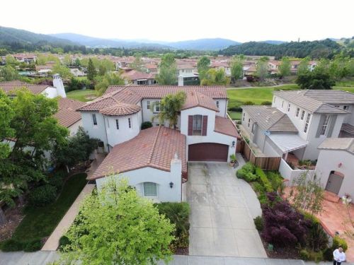 2610 Club Dr, Gilroy, CA 95020-3025