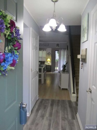 4 New Bedford Rd, West Milford NJ  07480-1263 exterior