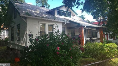 1006 Shepherd St, Washington, DC 20017-1813