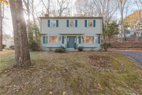18 Kevin Rd, Niantic, CT 06357-1418